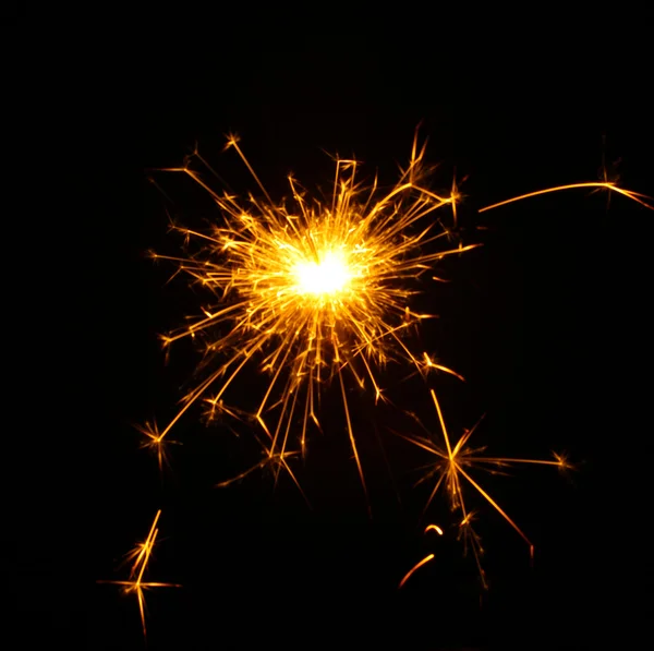 Mooie sparkler op zwarte achtergrond — Stockfoto