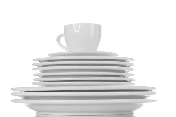 Leere Teller und Tasse isoliert auf weiß — Stockfoto