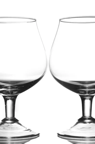 Dois copos vazios isolados em branco — Fotografia de Stock