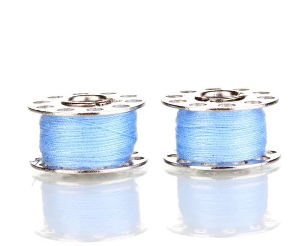 Metalen spoelen van wol geïsoleerd op wit — Stockfoto