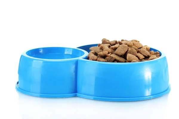 드라이 개 식품 및 흰색 절연 파란색 그릇에 물 — 스톡 사진