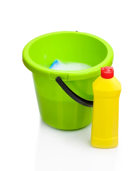 Balde com detergente para limpeza isolado em branco — Fotografia de Stock