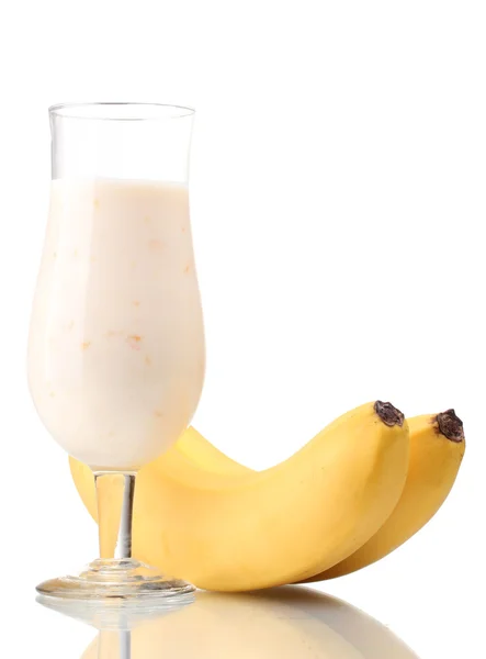 Ramo de plátanos y cóctel de leche aislado en blanco —  Fotos de Stock