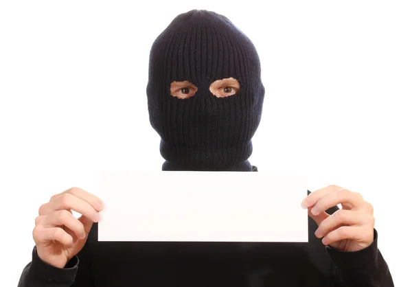 Bandit i svart mask med tomma kort isolerat på vit — Stockfoto