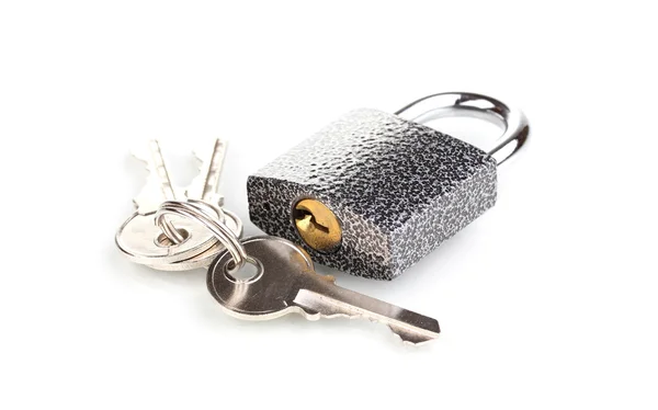Cadeado moderno com chaves isoladas em branco — Fotografia de Stock