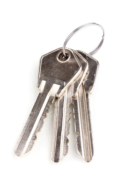 Três chaves no anel de metal isolado no branco — Fotografia de Stock