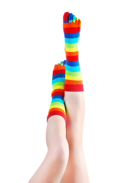 Ženské nohy v barevné pruhované ponožky izolovaných na bílém — Stock fotografie