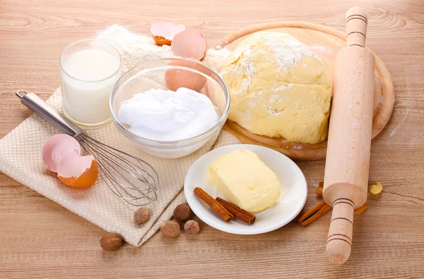 Ingredients for the dough wooden table — Stock Photo, Image