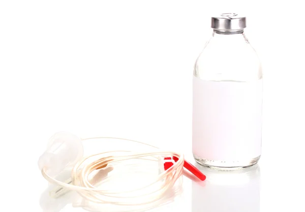 Fles van intraveneuze antibiotica en kunststof infusie set geïsoleerd op wit — Stockfoto