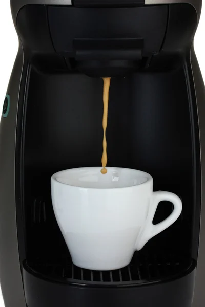 白いカップにコーヒーを注いでエスプレッソ マシン — ストック写真