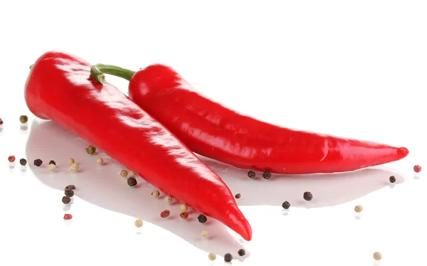 Червоний гарячий перець чилі ізольовані на білому — стокове фото