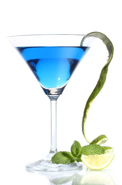 青白で隔離されるマティーニ グラス カクテル — ストック写真