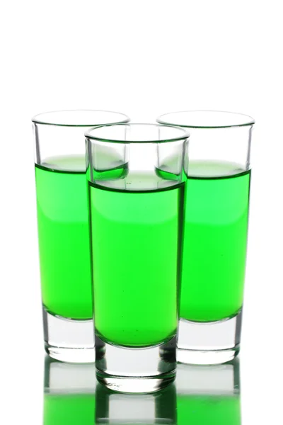 Tři sklenice absintu izolovaných na bílém白で隔離されるアブサンの 3 つのグラス — ストック写真