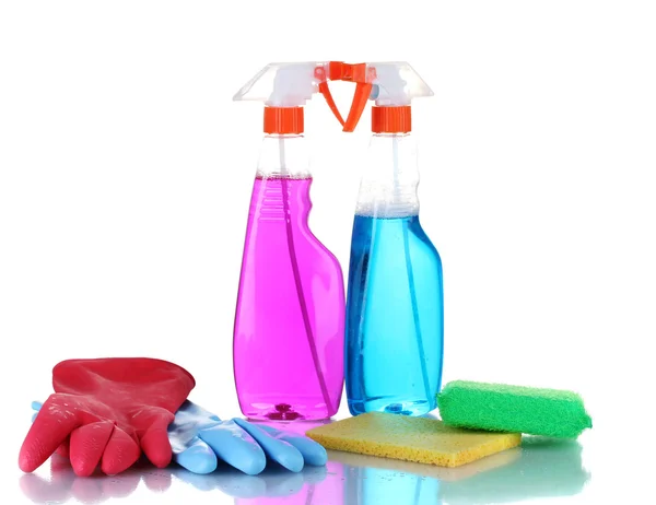 Prodotto detergente, guanti e spugne isolate su fondo bianco — Foto Stock