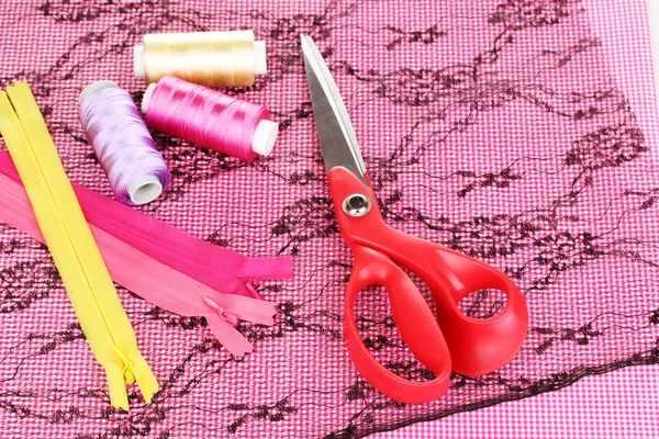 Scissors and bright threads with zips on fabric — Stock Photo, Image