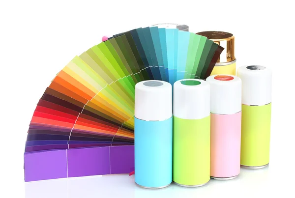 Latas de aerosol y paleta de papel brillante aisladas en blanco — Foto de Stock