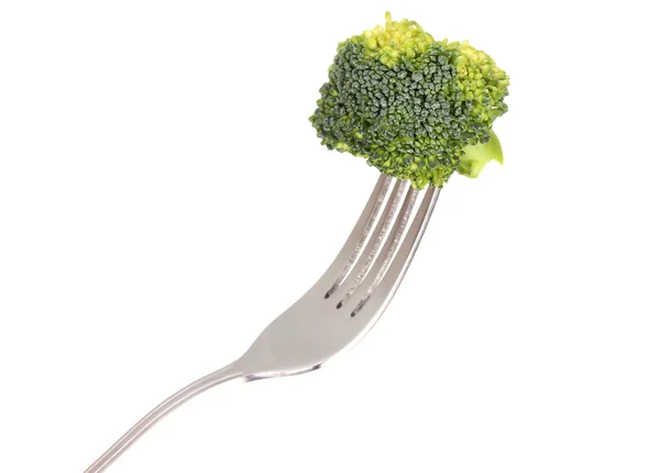 Broccoli freschi su forchetta isolati su bianco — Foto Stock