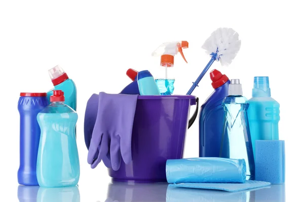 Productos de limpieza aislados en blanco — Foto de Stock