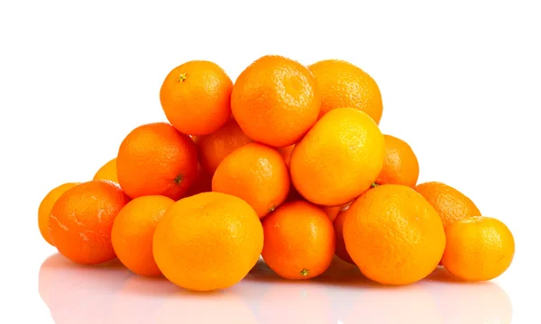Mandarinas aisladas sobre blanco —  Fotos de Stock