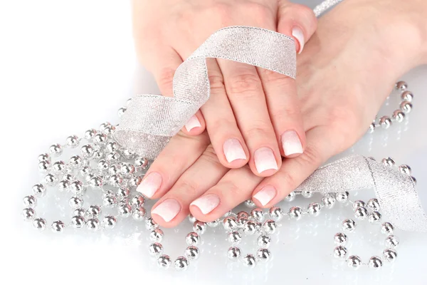Hände mit schönem Winterdesign, Band und Perlen isoliert auf weiß — Stockfoto