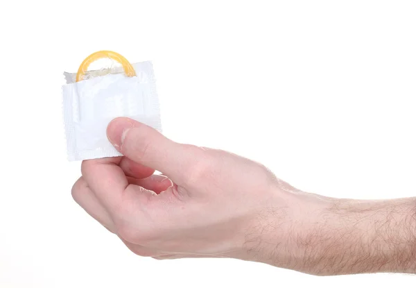 Prezervatif üzerinde beyaz izole tutmak el — Stok fotoğraf
