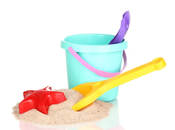 Crianças brinquedos de praia e areia isolada em branco — Fotografia de Stock