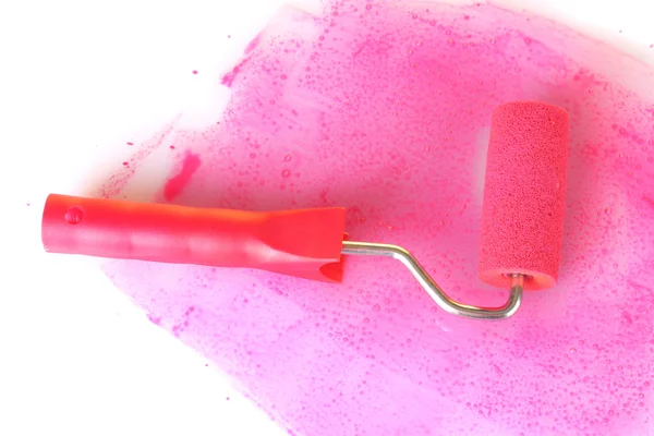 Rouleau de peinture avec peinture rose vif gros plan — Photo