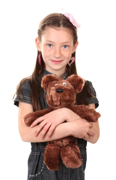 Портрет красивой маленькой девочки с игрушечным медведем, изолированным на белом — стоковое фото