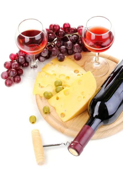 Botella de gran vino con gafas de vino y queso aislado sobre blanco —  Fotos de Stock