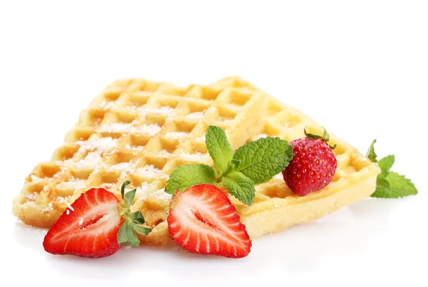 Bélgica waffles con miel, fresas y menta aislado en blanco — Stockfoto