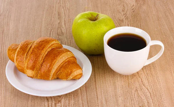 Κλασική πρωινό. καφέ και κρουασάν — Φωτογραφία Αρχείου