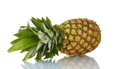 Beyaz üzerine izole edilmiş ananas