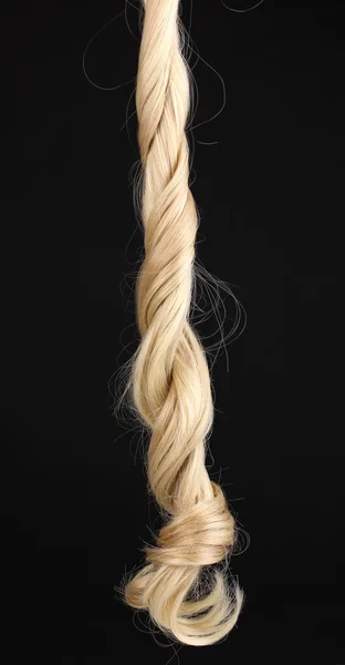 블랙에 고립 된 곱슬 금발 머리 — 스톡 사진
