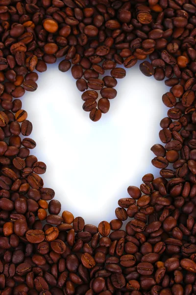 Kalp üzerinde kahve çekirdekleri arka plan deseni. çerçeve. — Stok fotoğraf