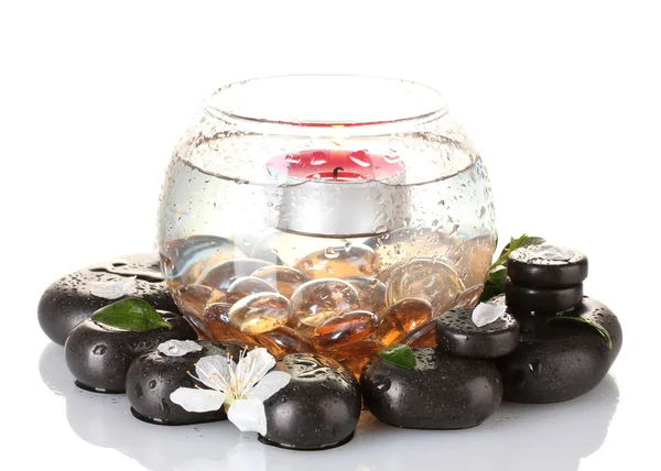 Composición de jarrón con velas y piedras de spa aisladas en primer plano blanco — Foto de Stock