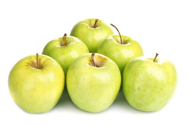 Saftige grüne Äpfel isoliert auf weiß — Stockfoto