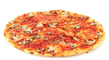 sebze ve salamı üzerinde beyaz izole lezzetli pizza