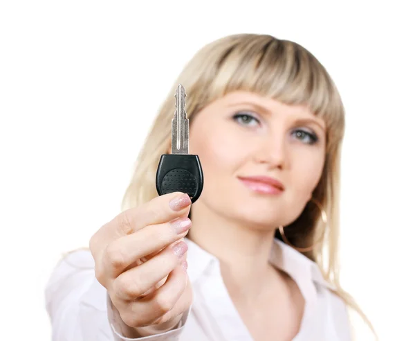 सफेद पर अलग कार कुंजी के साथ युवा महिला — स्टॉक फ़ोटो, इमेज