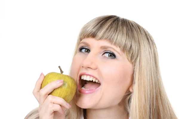 Bella ragazza che tiene mela verde isolata su bianco — Foto Stock