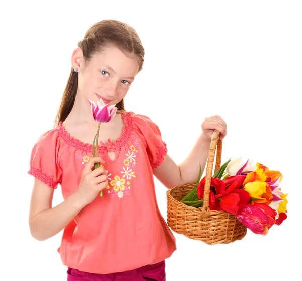 Retrato de niña hermosa con tulipanes en cesta aislada en blanco — Foto de Stock