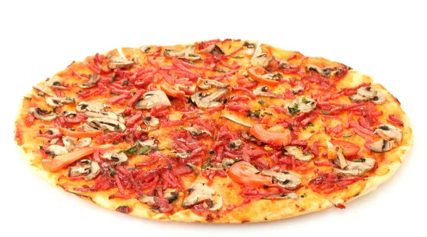Deliciosa pizza com legumes e salame isolado em branco — Fotografia de Stock