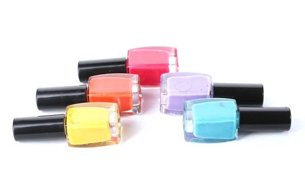 Grupo de esmaltes de uñas brillantes aislados en blanco — Foto de Stock