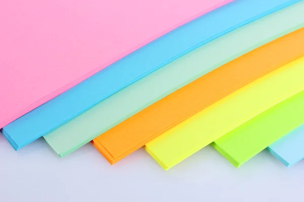 Papel colorido brillante aislado en blanco — Foto de Stock