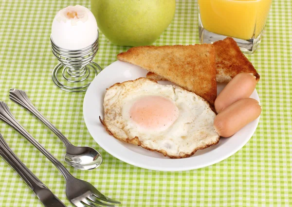 Klassinen aamiainen — kuvapankkivalokuva