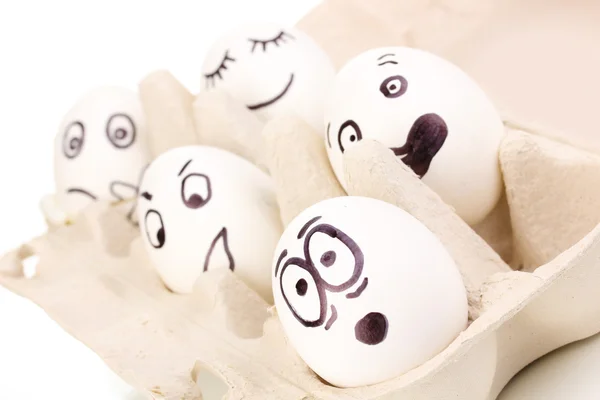 Vita ägg med roliga ansikten — Stockfoto