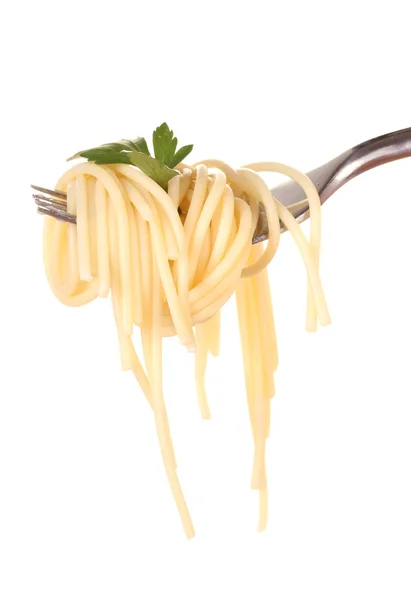 Deliciosos espaguetis en un primer plano tenedor sobre fondo blanco — Foto de Stock