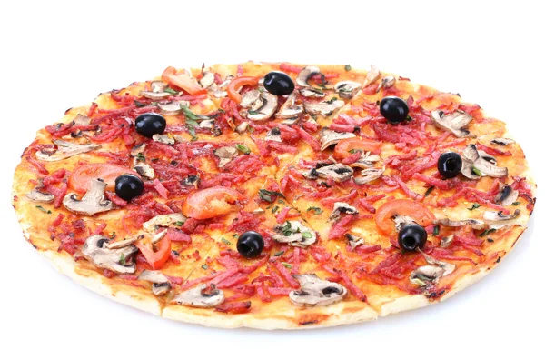 Вкусная пицца с овощами и салями изолированы на белом — стоковое фото