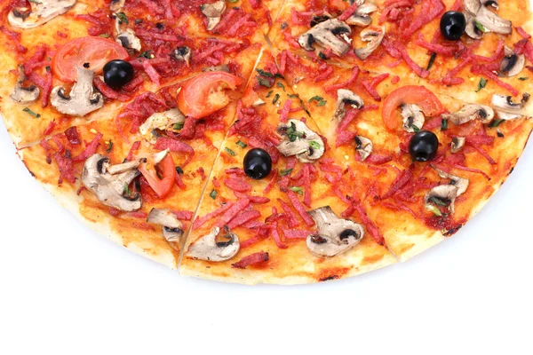 Sebze ve salamı üzerinde beyaz izole lezzetli pizza — Stok fotoğraf