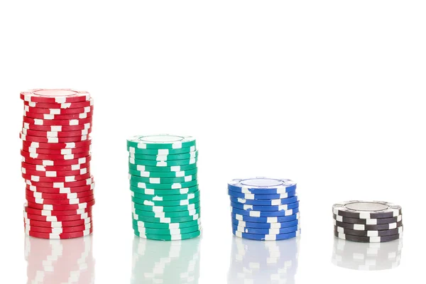 Фішки казино ізольовані на білому — стокове фото