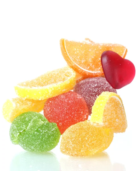 色彩艳丽的果冻糖果在白色上隔离开来 — 图库照片